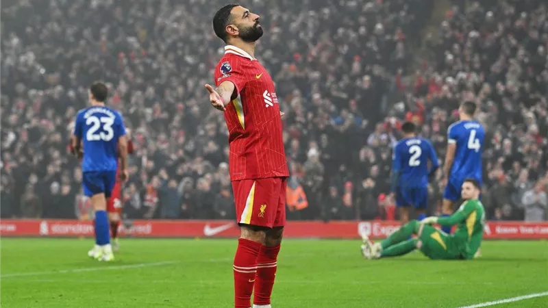 أرقام بالجملة تنتظر محمد صلاح في مباراة ليفربول وليستر سيتي اليوم