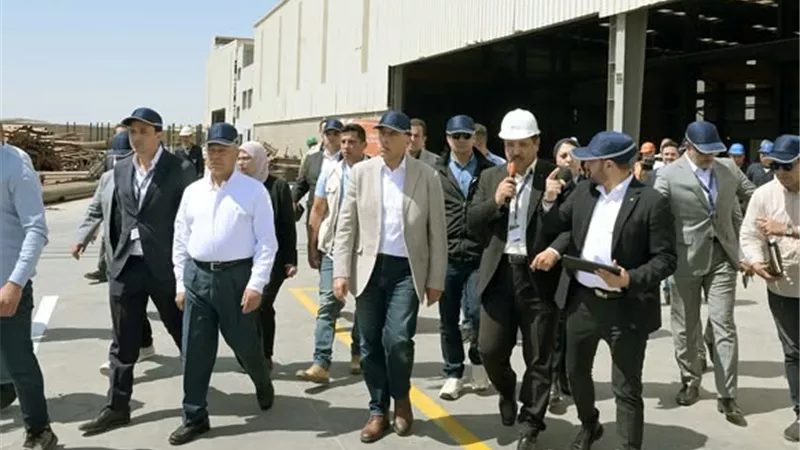 مدبولى: إقبال كبير من قِبل المستثمرين المحليين والأجانب على إقامة مصانع جديدة