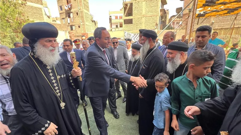 محافظ قنا يزور مطرانية قوص لتقديم التهنئة بعيد القيامة المجيد