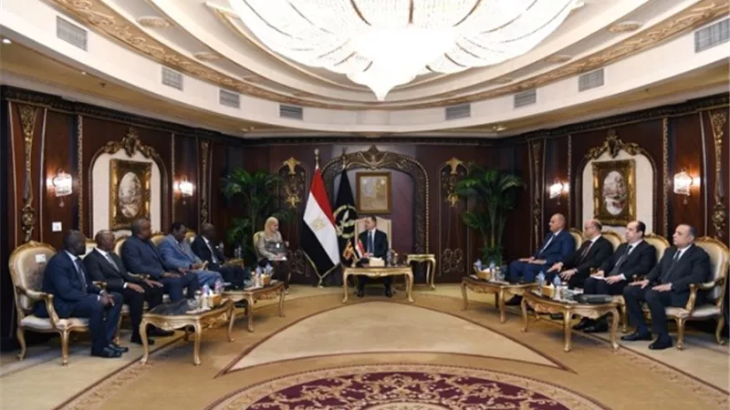 وزير الداخلية يستقبل المفتش العام للشرطة بجمهورية أوغندا لتعزيز التعاون بين البلدين