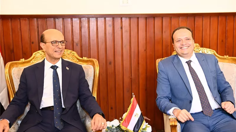 رئيس جامعة أسيوط يشارك في احتفالات عيد القيامة المجيد