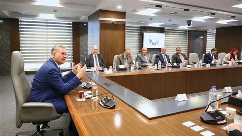 وزير البترول يبحث مع وفد هواوي تعزيز التعاون في التحول الرقمي