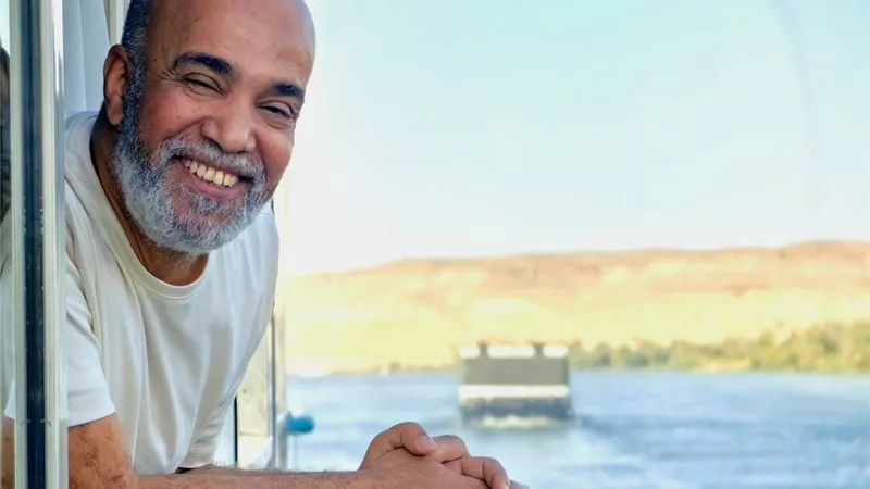 بكلمات مؤثرة.. نجل سليمان عيد يودع والده .. شاهد