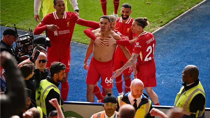 بعد الفوز على ليستر سيتي.. موعد تتويج ليفربول بالدوري الإنجليزي