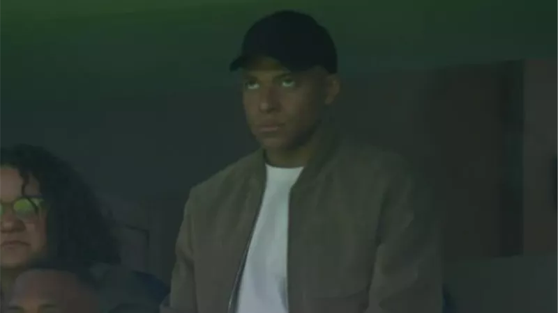 شاهد.. مبابي يتعرض للهجوم من جمهور ريال مدريد أمام أتلتيك بلباو
