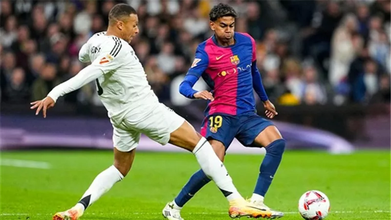 الإعلان عن حكم كلاسيكو برشلونة وريال مدريد بنهائي كأس إسبانيا