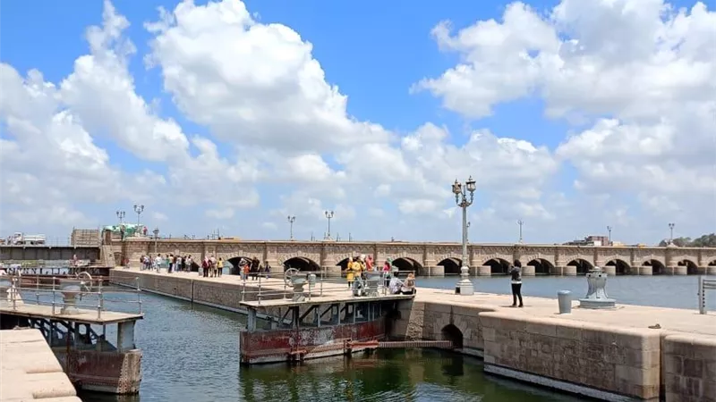 توافد المواطنين على قناطر ادفينا ومسجد وربوة ابو مندور برشيد