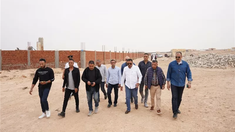 شعيب يتفقد موقع ال٦٠ فدان المخصصة لإقامة مشروع الإسكان القومى