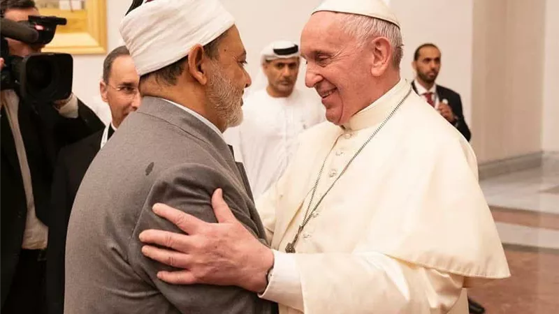 شيخ الأزهر ينعى أخاه البابا فرنسيس بابا الكنيسة الكاثوليكية