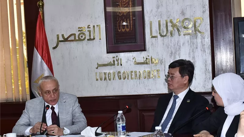 محافظ الأقصر يستقبل وفد مدينة تشن زن الصينية