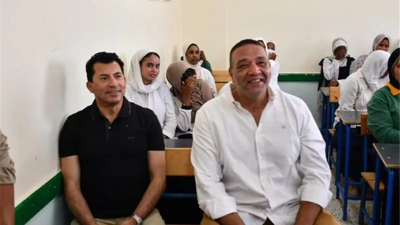 وزير الشباب يتفقد فعاليات القوافل التعليمية والتنويرية بمدرسة بشلاتين