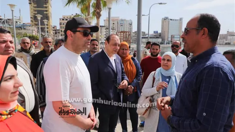 محافظ دمياط يتفقد حديقة بنت الشاطئ و يتواصل مع المواطنين