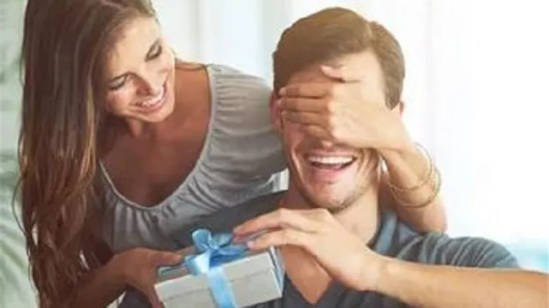 كيفية اختيار الهدية المثالية لشريكك .. أفكار ونصائح لإبهاره