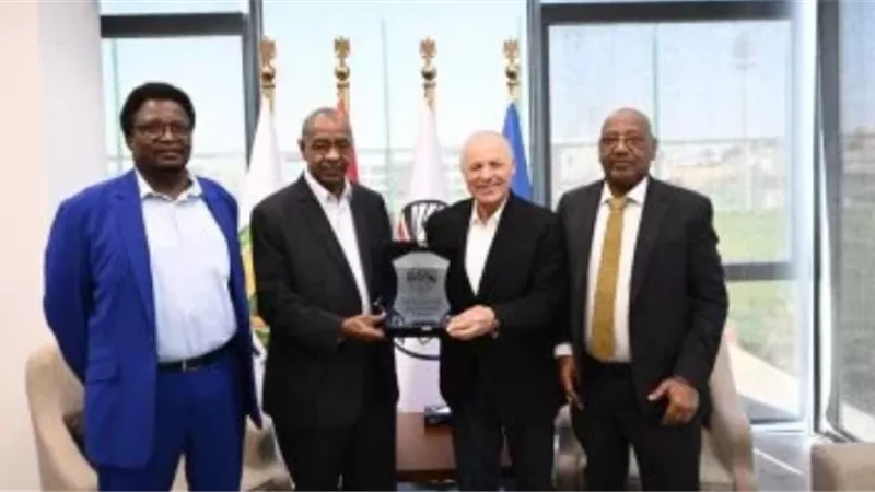 أبو ريدة يستقبل رئيس الاتحاد السوداني