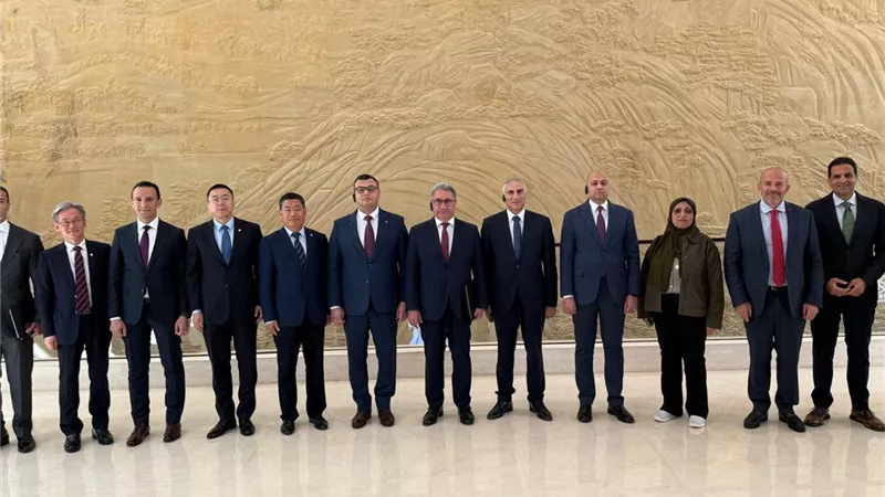وزير الإسكان يتفقد منطقة الأعمال المركزية بـ