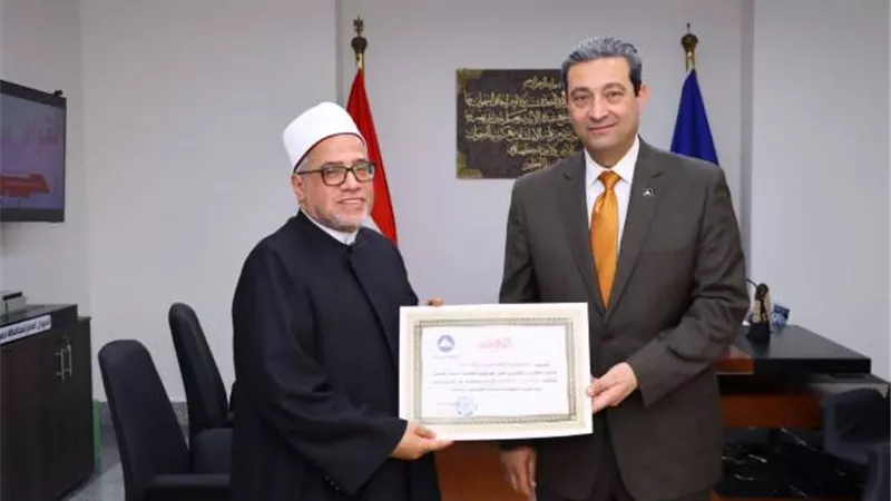 محافظ دمياط يُكرم وكيل وزارة الأوقاف و يشيد بجهوده