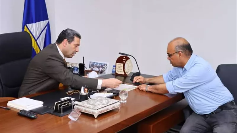 محافظ دمياط يتابع أعمال رصف وإزدواج طريق رأس البر الغربي