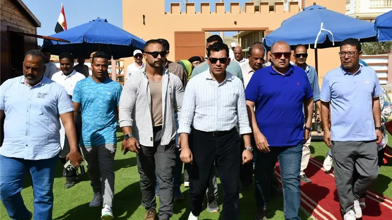 وزير الرياضة يفتتح الملعب الخماسي بمركز شباب مرسي علم