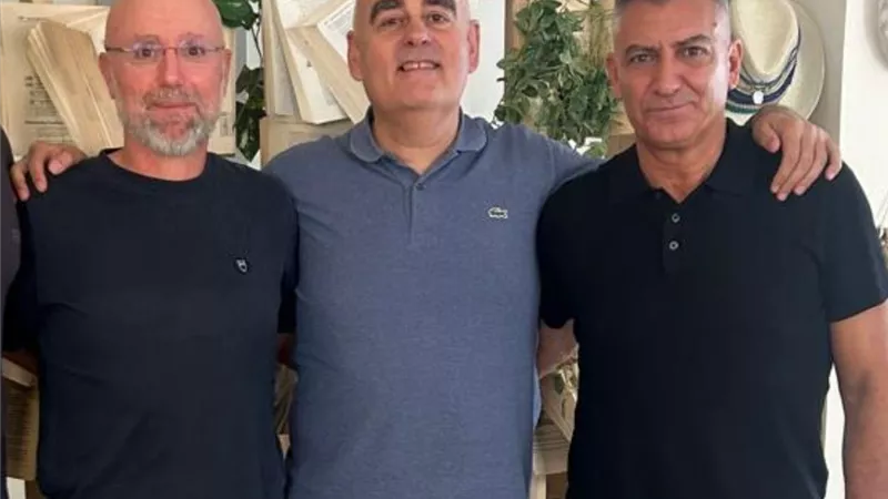 جهاز منتخب اليد يجتمع مع مدربا الأهلي والزمالك