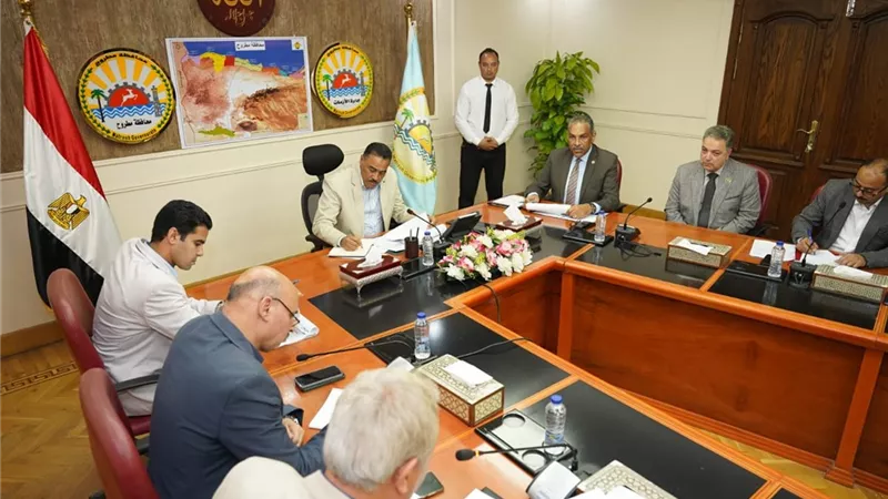محافظ مطروح يشدد علي حل مشاكل مياة الشرب قبل بداية موسم الاصطياف