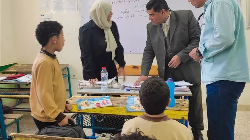 مدير تعليم شرق شبرا يناقش معوقات التعليم مع الطلاب