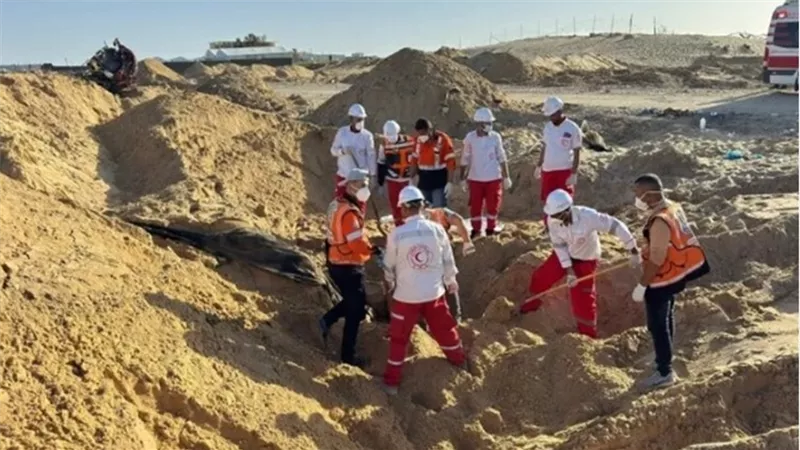 هآرتس تفجر مفاجأة وتنشر تفاصيل مجزرة رفح ضد عمال الإغاثة