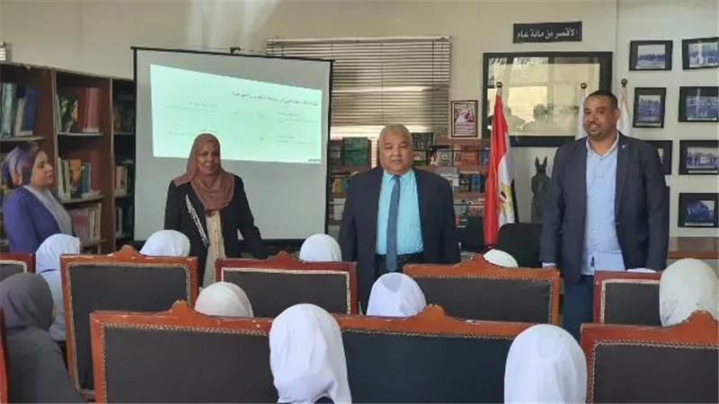 وكيل تعليم الأقصر يتفقد محاضرات المراجعة المجانية للثانوية العامة