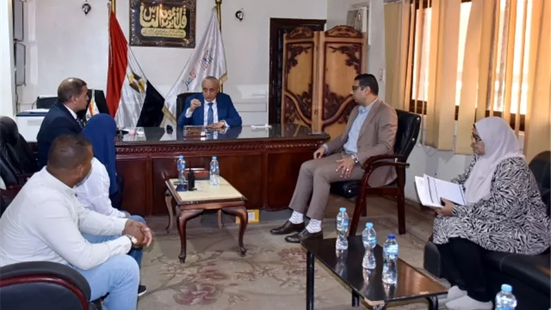 ٨٧ % تقنين و٩٧ تصالح بالأقصر والمحافظ يلتقى العاملين بمنظومة أرمنت