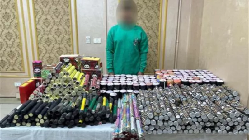 القبض على عامل يروح لبيع الألعاب النارية عبر مواقع التواصل
