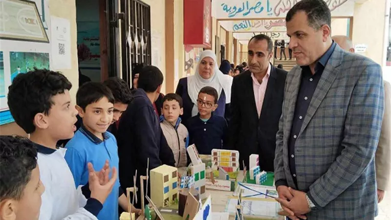 مدير تعليـم دميـــاط يشيد بإبداعات الطلاب في معرض ترشيد الطاقة