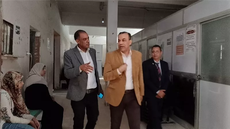 وكيل صحة البحيرة يحيل عددا من العاملين بمستشفى بدرالمركزي للتحقيق