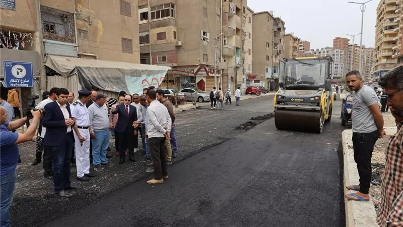 عبد المعطى يتفقد أعمال رصف عدد من شوارع المحافظة