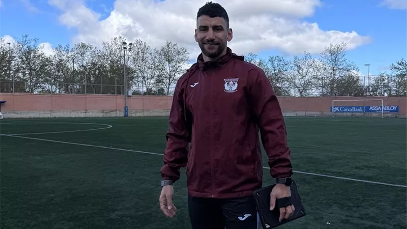 مدرب بيراميدز يطير إلي إسبانيا لقضاء فترة معايشة مع ريال مدريد