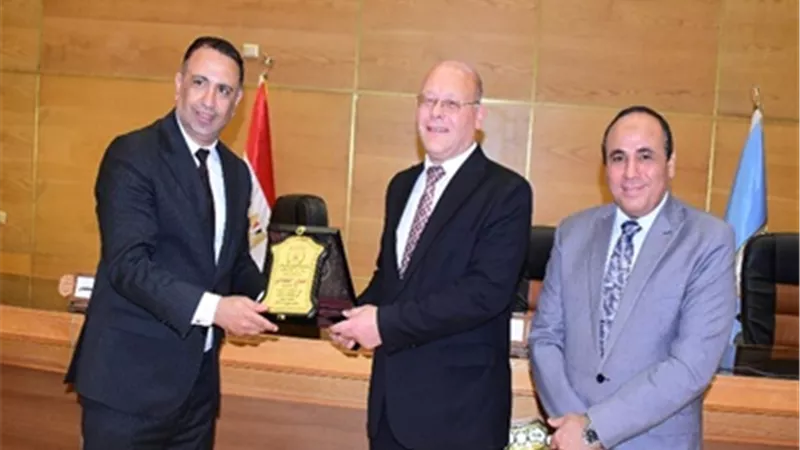 رئيس جامعة سوهاج يفتتح فعاليات برنامج اختراق سوق العمل
