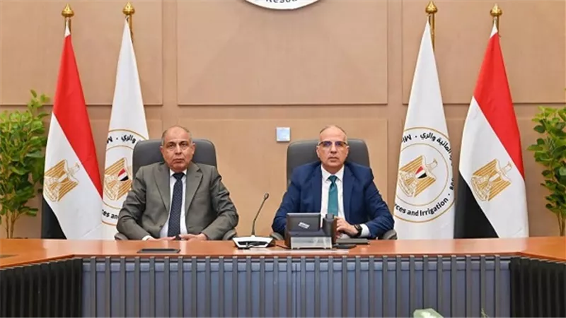 محافظ المنيا يبحث مع وزير الرى آليات حماية نهر النيل