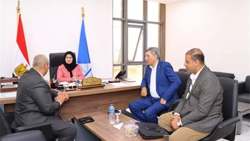 نائب محافظ دمياط تبحث تطوير خدمات البريد