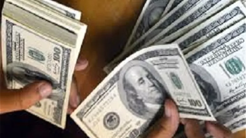 سعر الدولار الأمريكي في 8 بنوك مصرية اليوم مقابل الجنيه