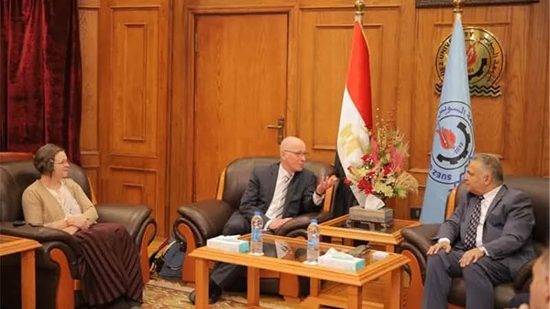 حنيجل يوقع مذكرة تفاهم لتعزيز التعاون مع الجامعة النمساوية