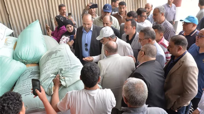 محافظ الدقهلية يتفقد مركز تجميع القمح بالسنبلاوين و سندوب