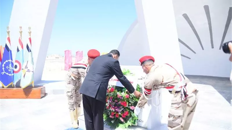 شعيب يضع إكليل الزهور على أرواح الشهداء بتحرير سيناء