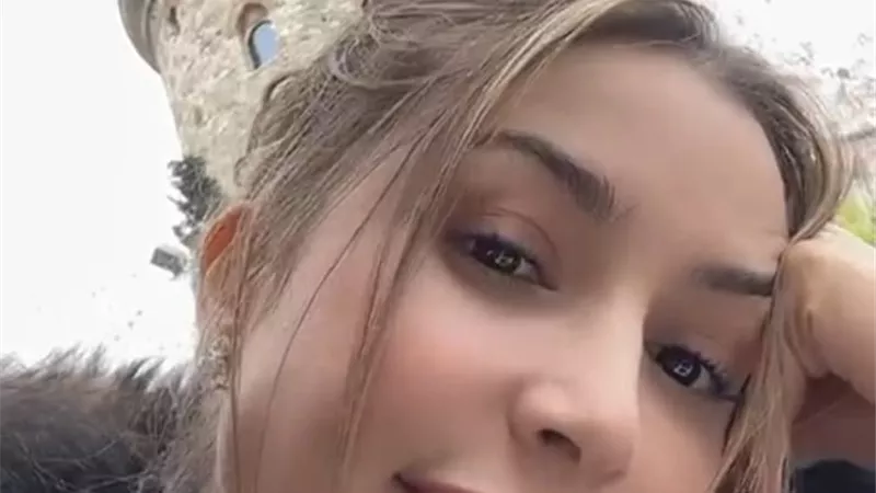 جنات تغني 