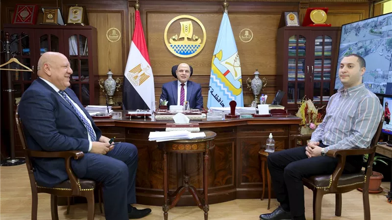 محافظ كفرالشيخ يناقش عدد من الملفات ومشاكل الدوائر