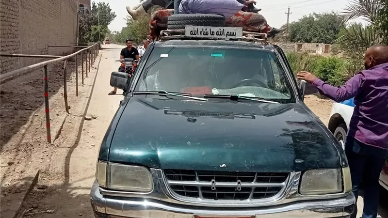 ضبط بيك أب تنقل 28 راكبًا وأخرى تقلهم فوق السطح بالمنيا