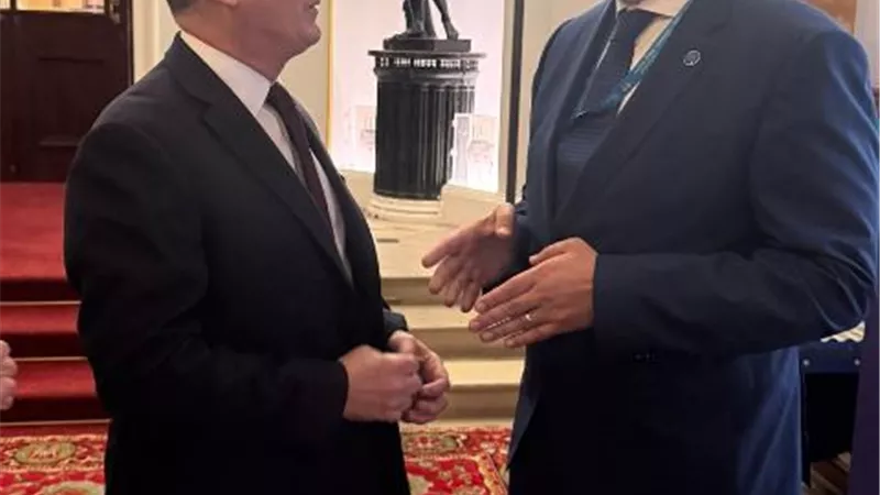 وزير البترول يبحث مع رئيس الوزراء البريطاني أوجه التعاون في الطاقة