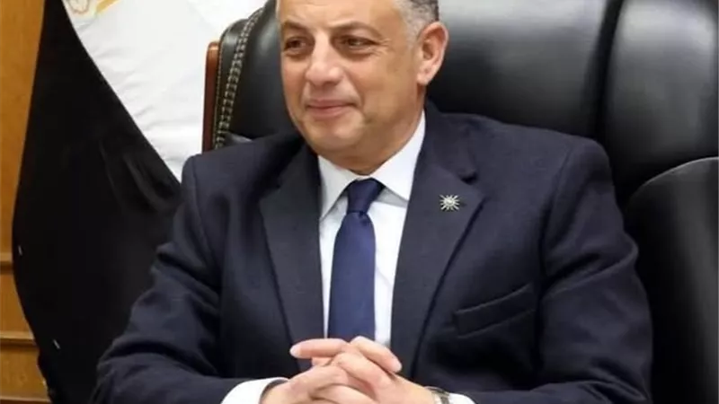 محافظ الإسماعيلية يشدد على العمل الميداني وحل شكاوى المواطنين