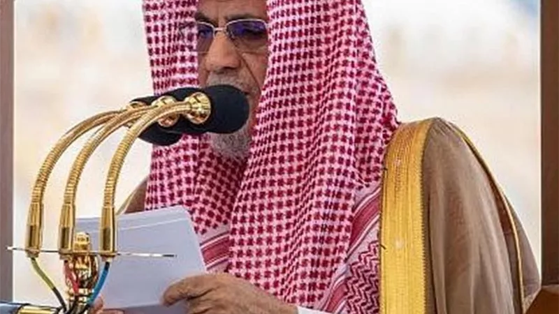 خطيب المسجد الحرام : الإيمان هو القائد للعقل و الحامي للعلم