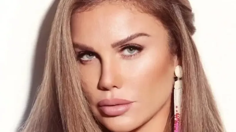 نيكول سابا توجه رسالة لـ آمال ماهر