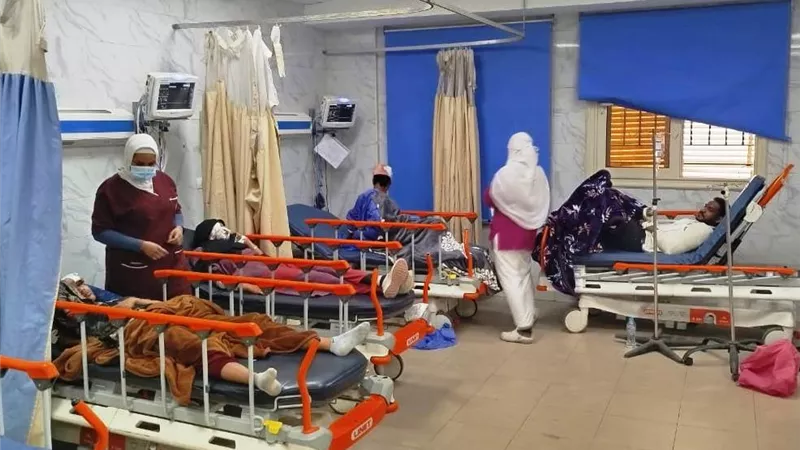 محافظ أسوان يوجه بتقديم الرعاية لـمصابي حادث بالطريق الصحراوي