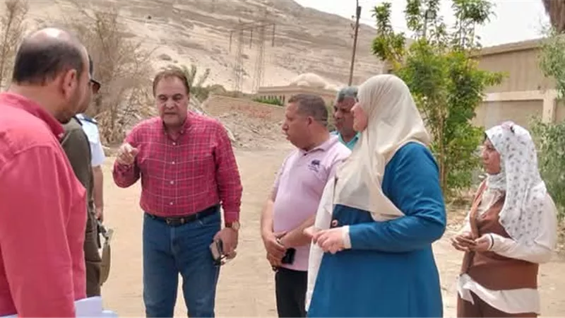 معاينة موقع إنشاء محطة معالجة توسعات الصرف الصحي بسوهاج