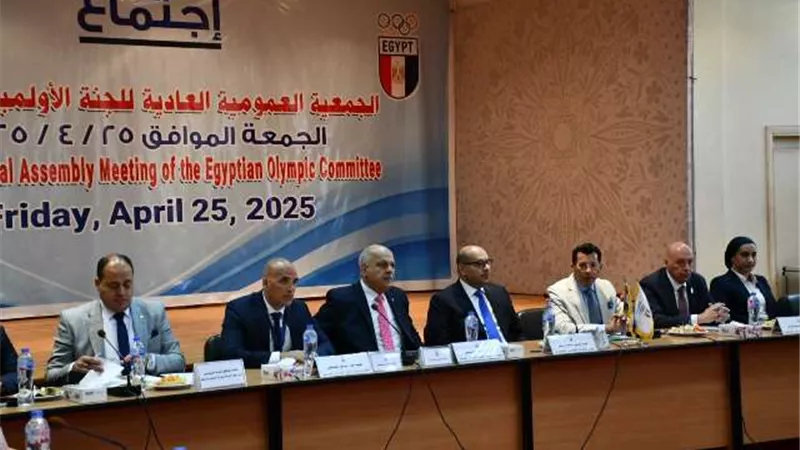 وزير الرياضة ورئيس اللجنة الأولمبية يتابعان خطط عمل رؤساء الاتحادات